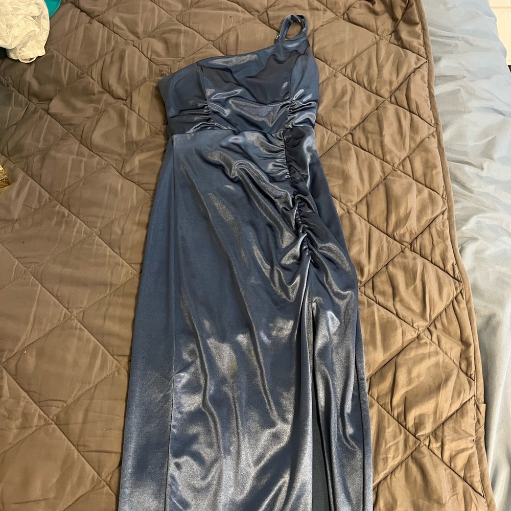 Blue tight fit dress with slit